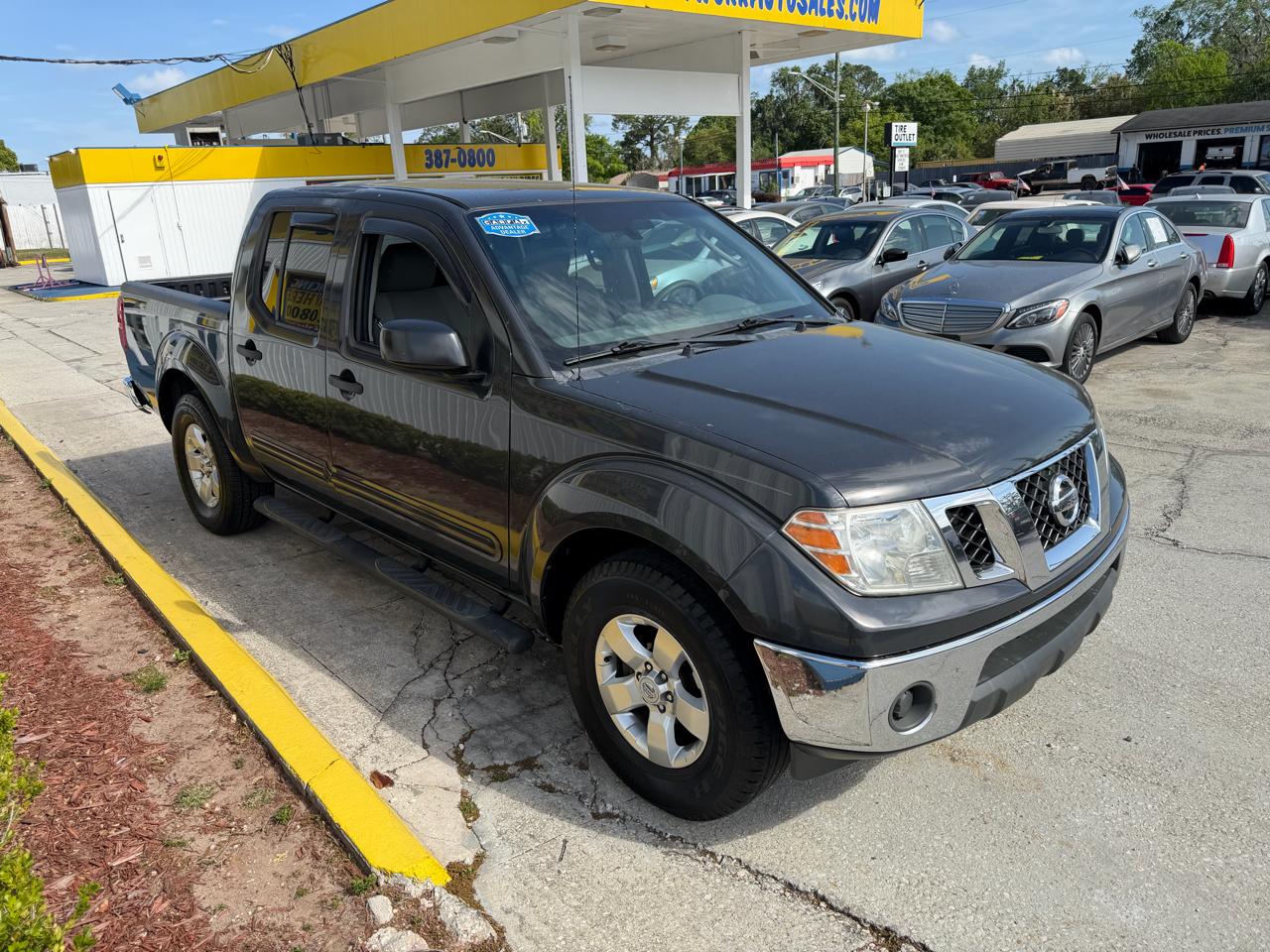 Nissan Frontier LE Crew Cab 2WD 2010