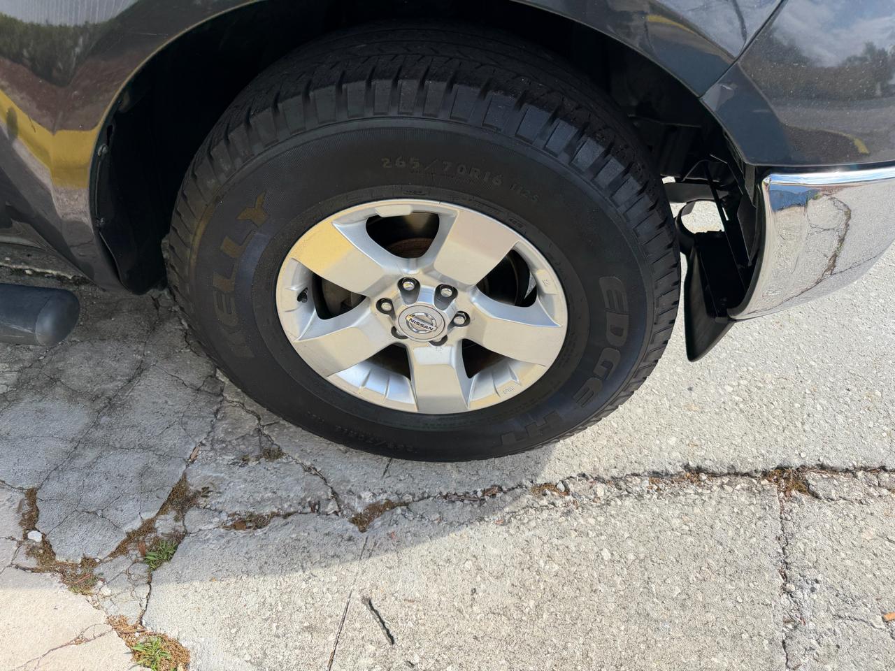 Nissan Frontier LE Crew Cab 2WD 2010