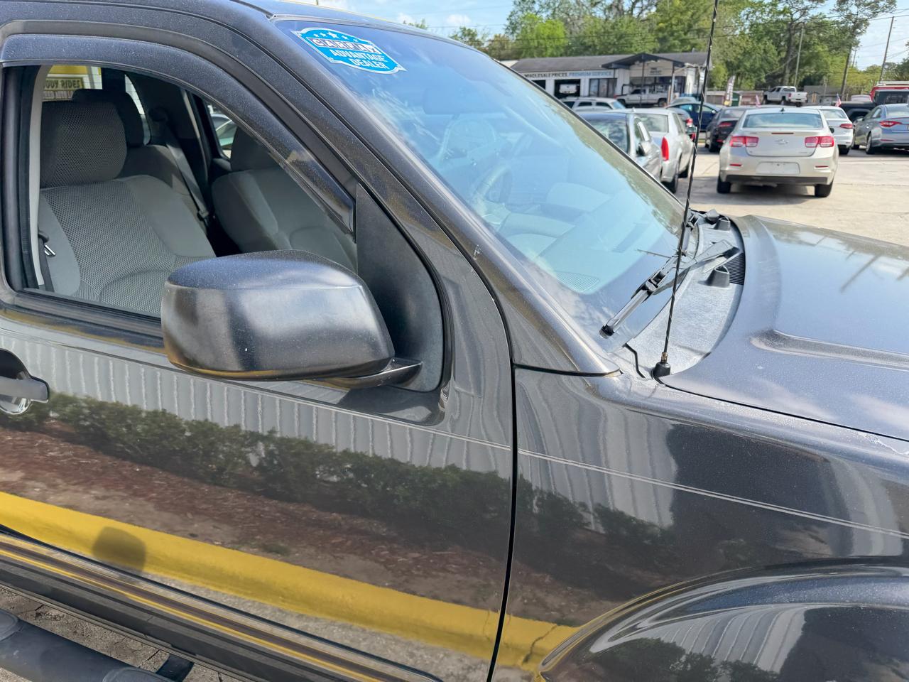 Nissan Frontier LE Crew Cab 2WD 2010