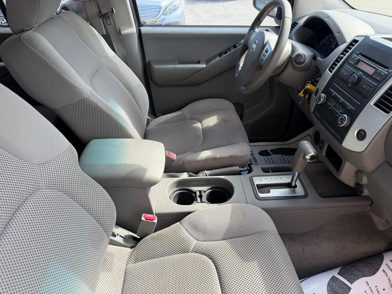 Nissan Frontier LE Crew Cab 2WD 2010