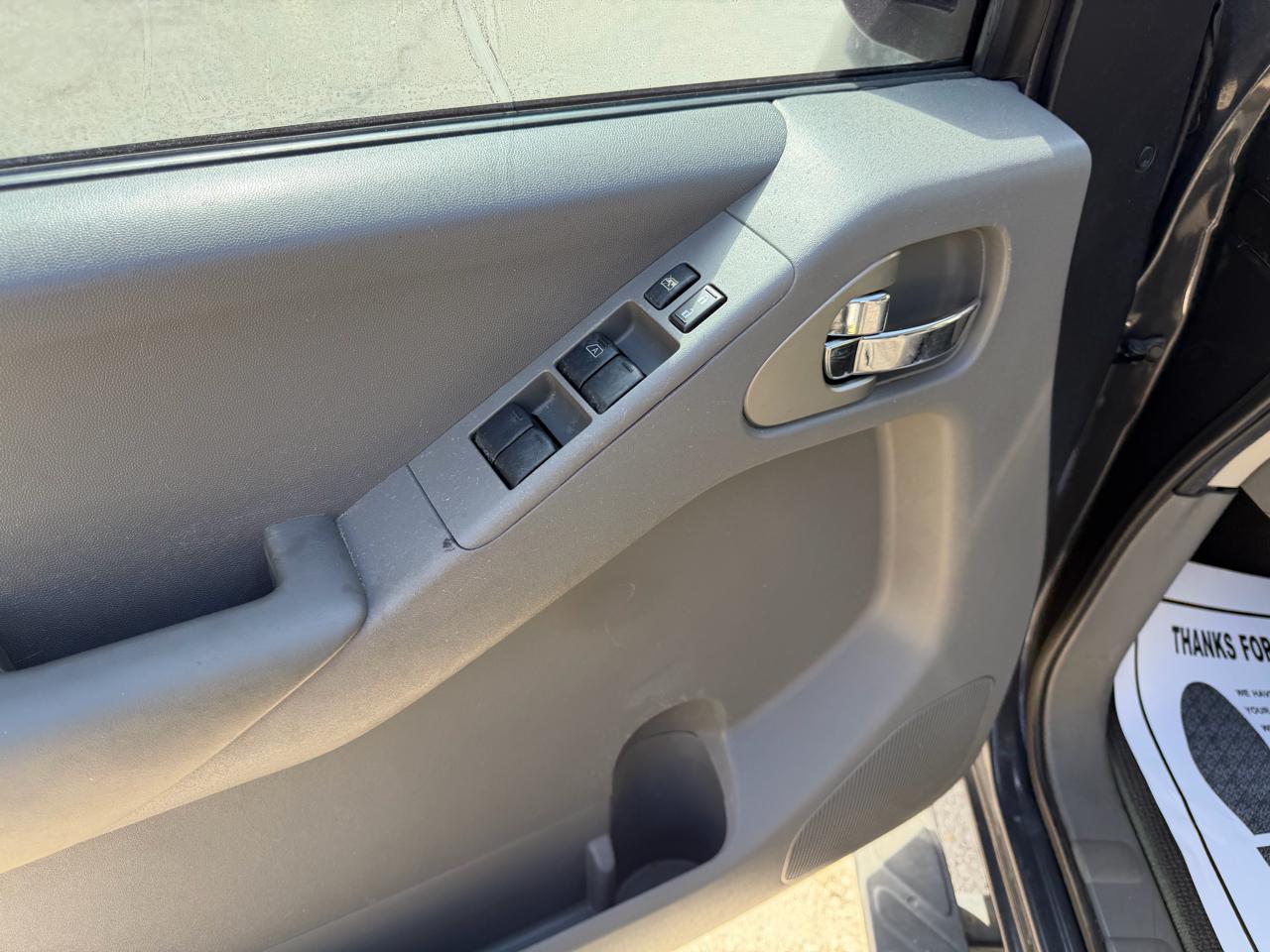 Nissan Frontier LE Crew Cab 2WD 2010