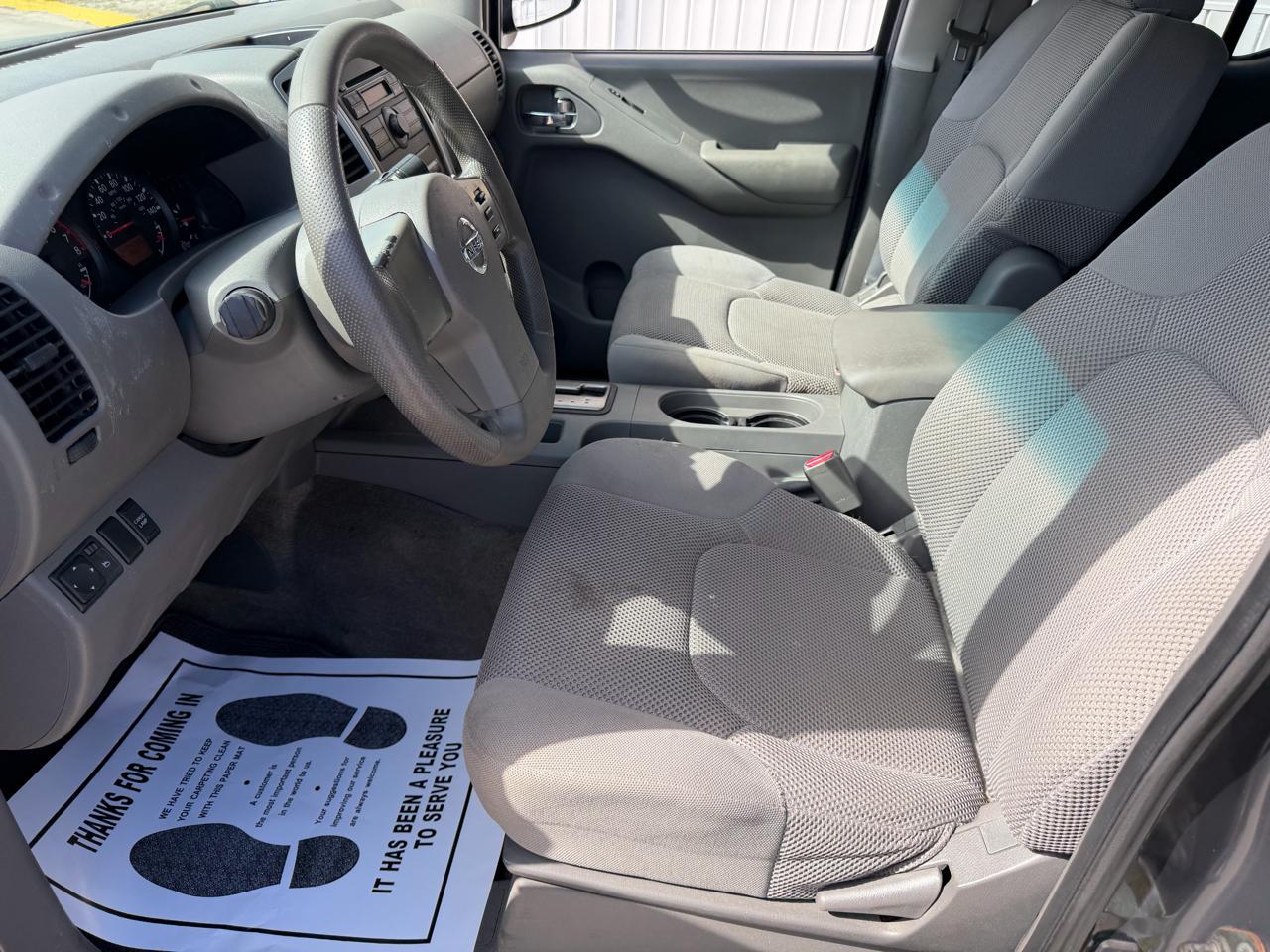 Nissan Frontier LE Crew Cab 2WD 2010