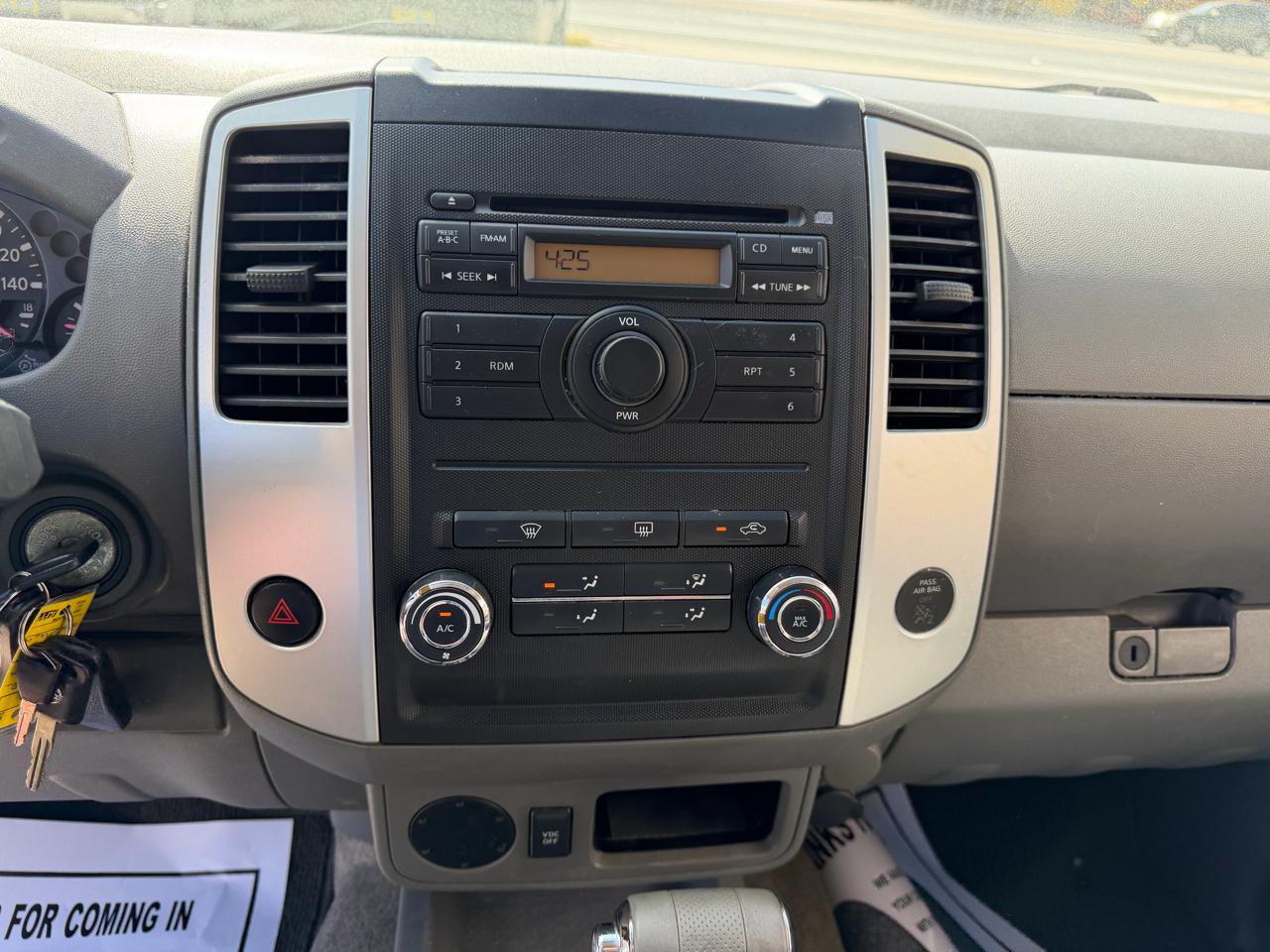 Nissan Frontier LE Crew Cab 2WD 2010