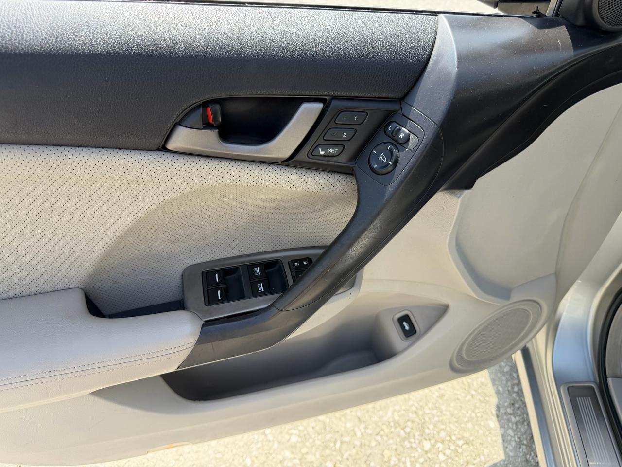 Acura TSX 5-Speed AT with Tech Package 2009