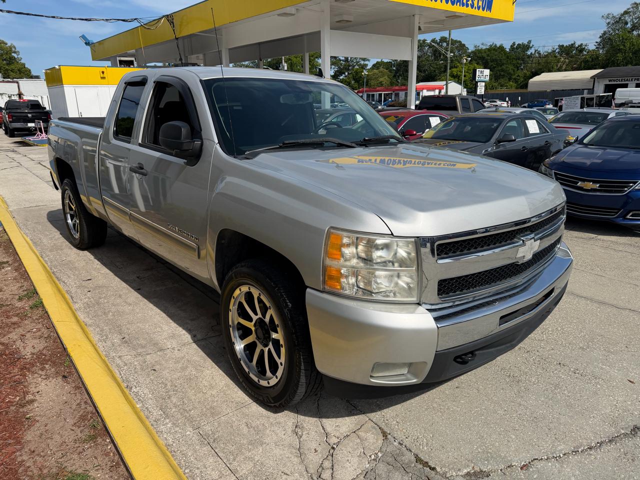Chevrolet Silverado 1500 LT Ext. Cab Long Box 2WD 2011