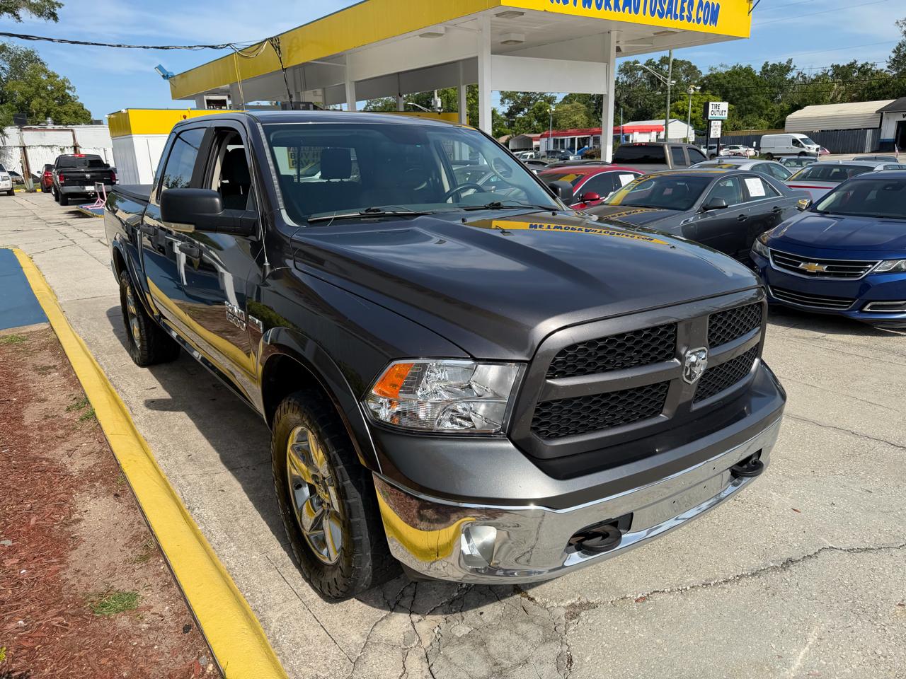 RAM 1500 SLT Crew Cab SWB 2WD 2015