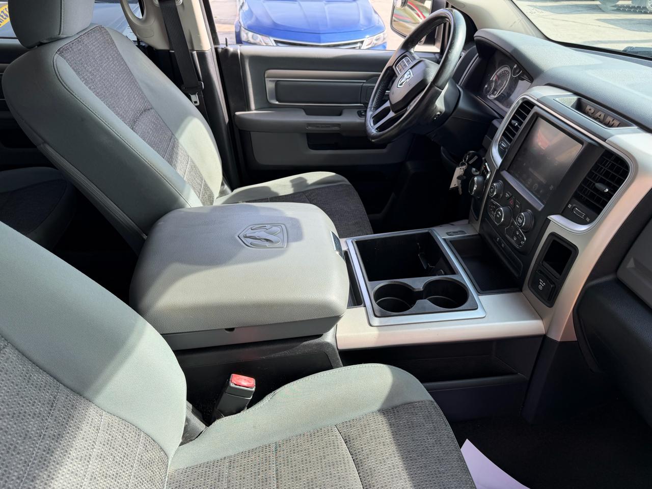RAM 1500 SLT Crew Cab SWB 2WD 2015