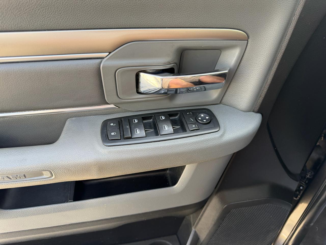 RAM 1500 SLT Crew Cab SWB 2WD 2015