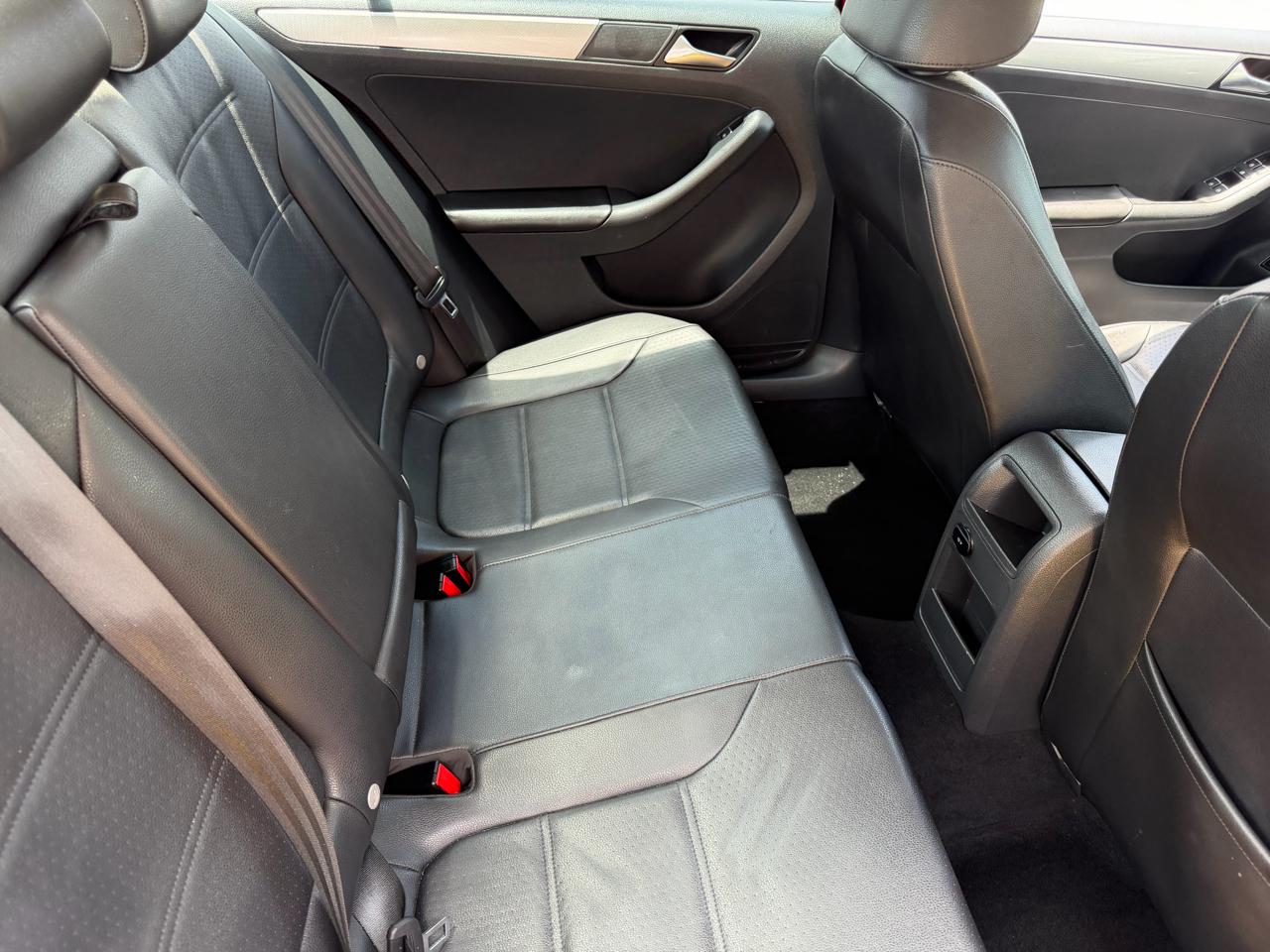 Volkswagen Jetta SE 6A 2015