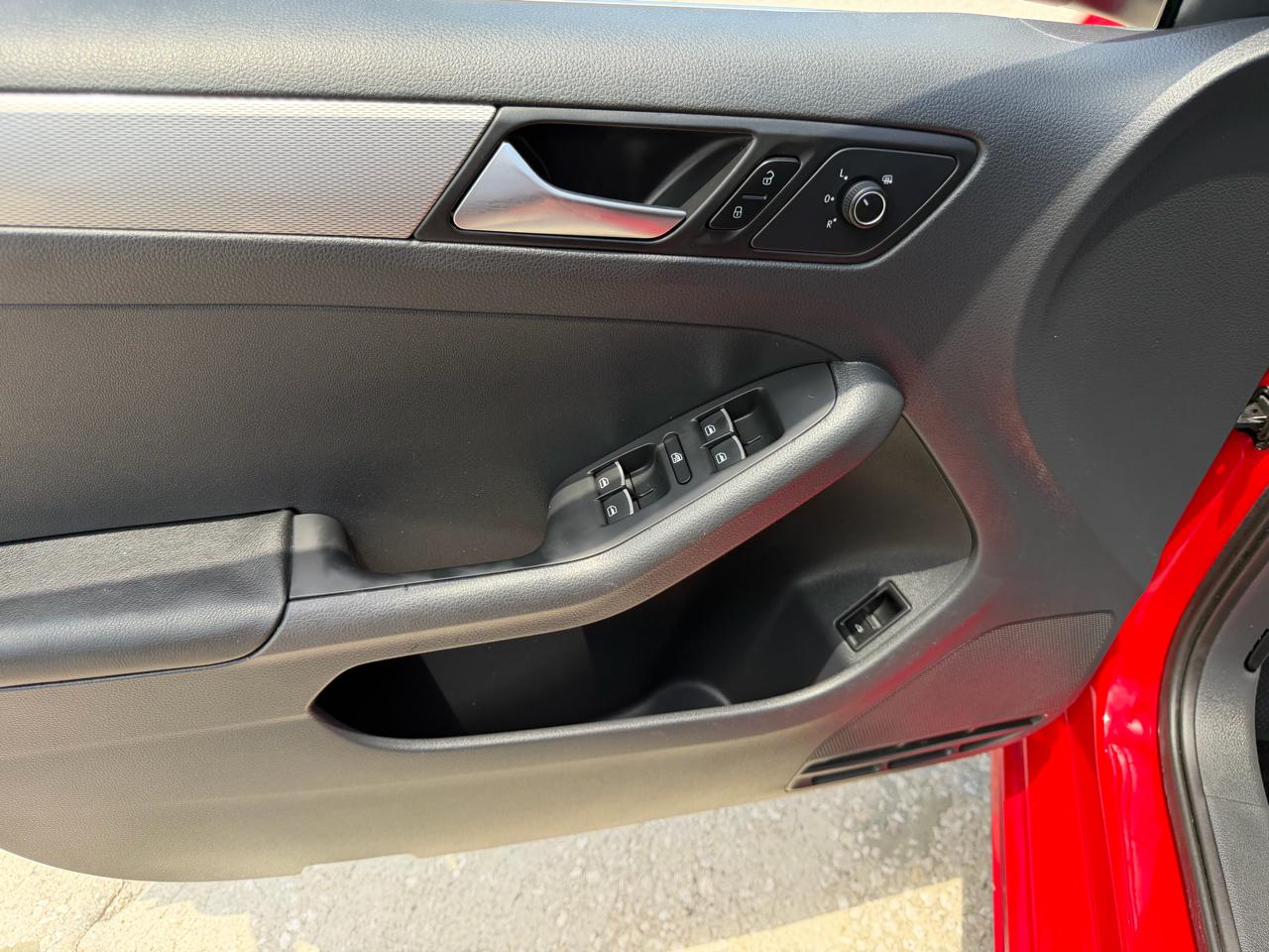 Volkswagen Jetta SE 6A 2015