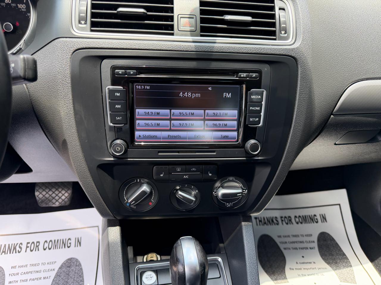 Volkswagen Jetta SE 6A 2015
