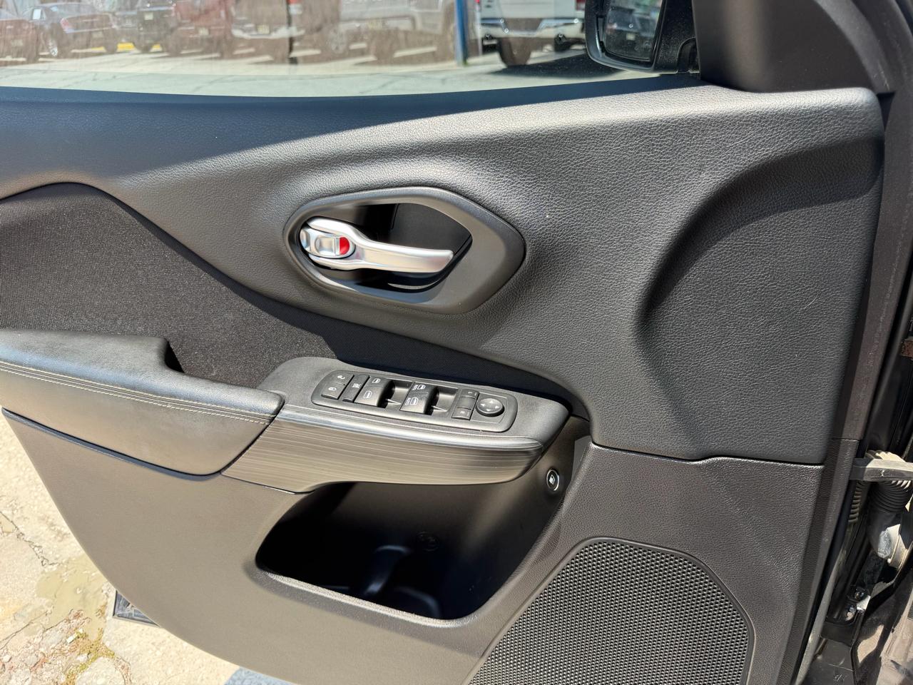 Jeep Cherokee Latitude FWD 2016