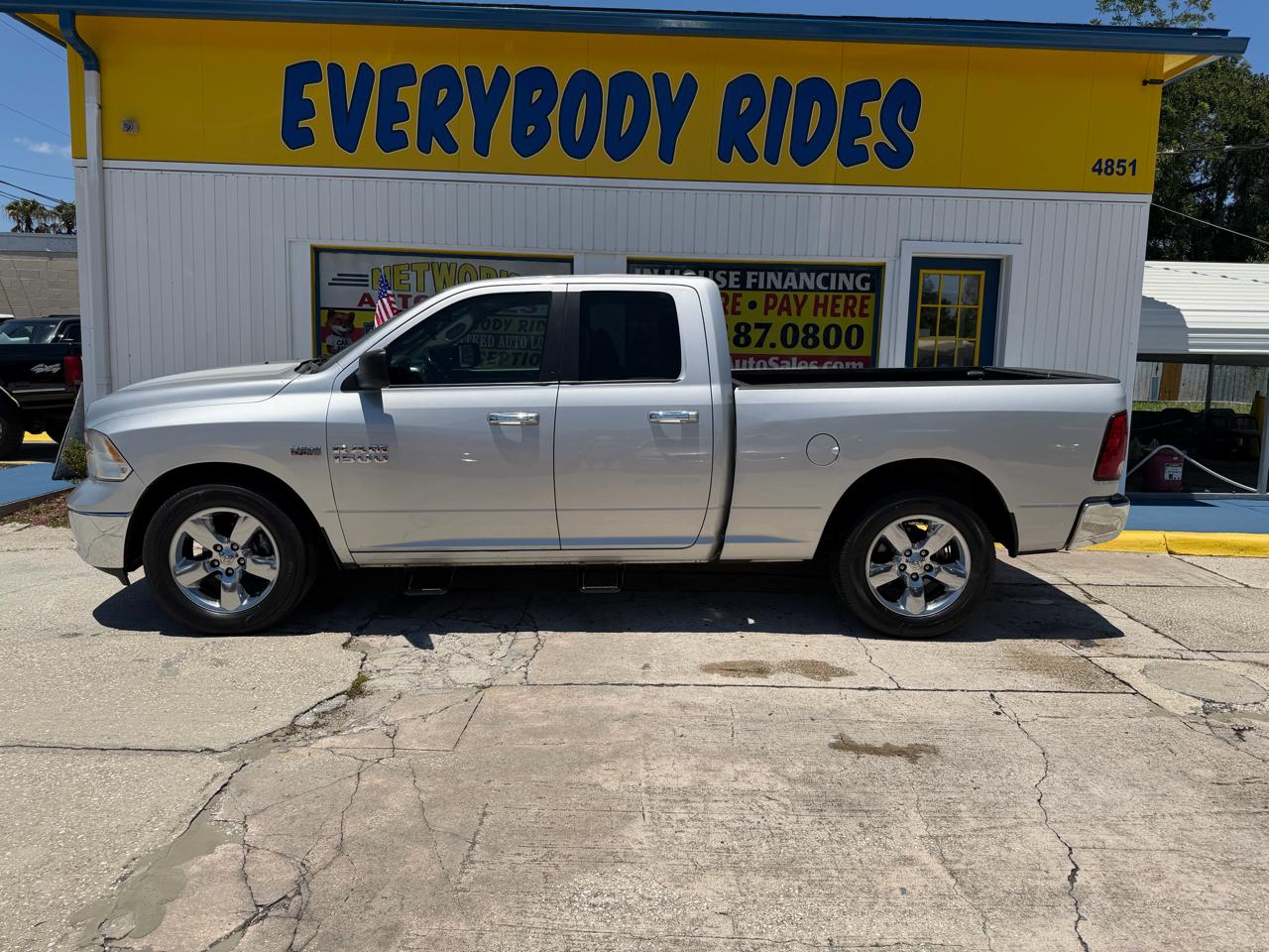 RAM 1500 SLT Quad Cab 2WD 2016