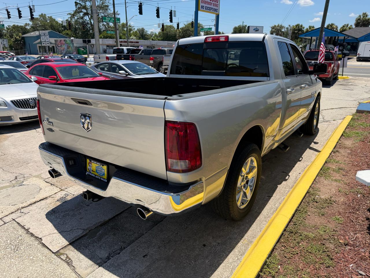 RAM 1500 SLT Quad Cab 2WD 2016
