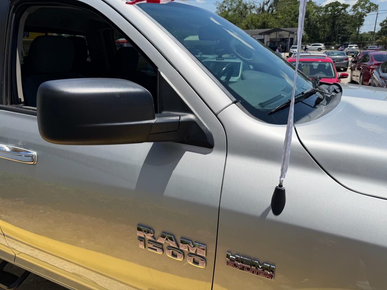 RAM 1500 SLT Quad Cab 2WD 2016