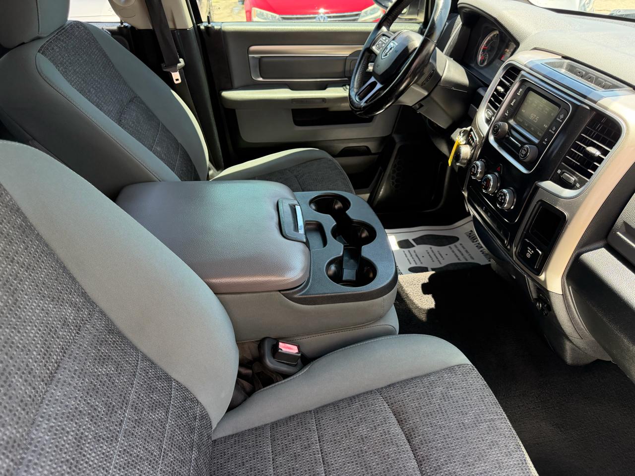 RAM 1500 SLT Quad Cab 2WD 2016