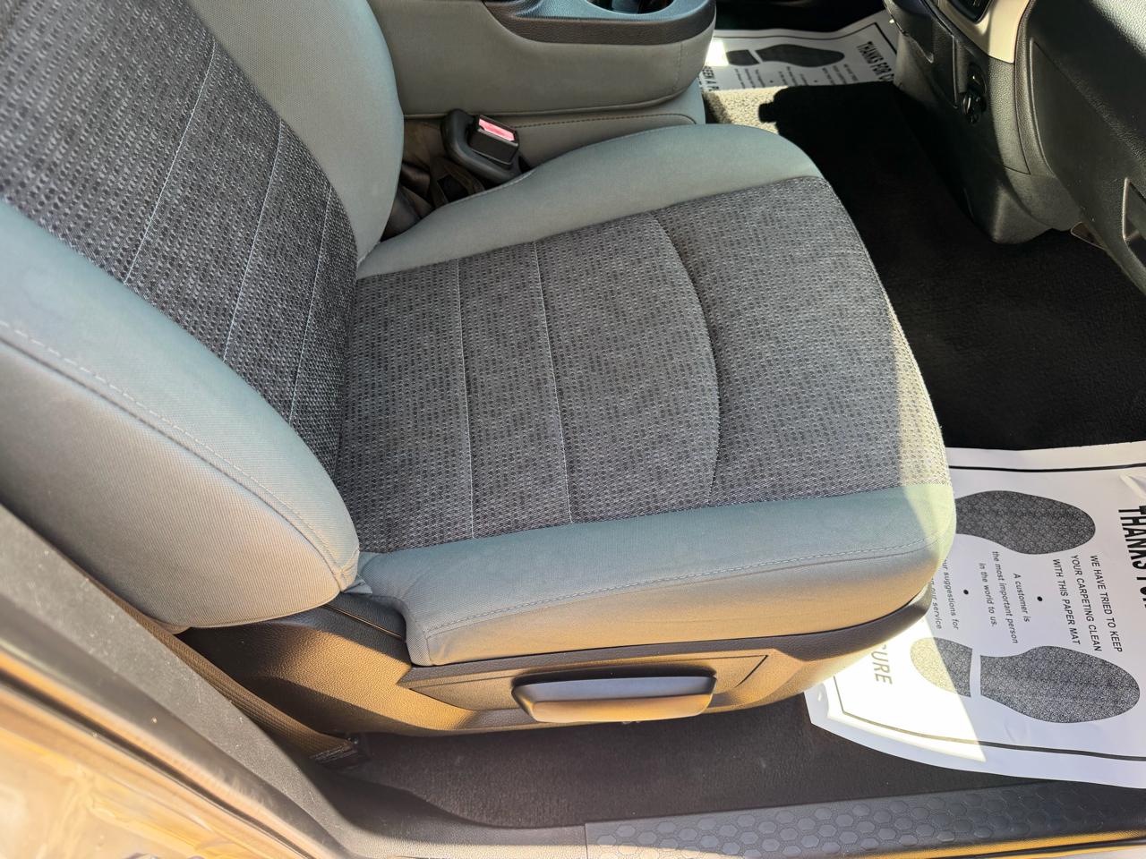 RAM 1500 SLT Quad Cab 2WD 2016