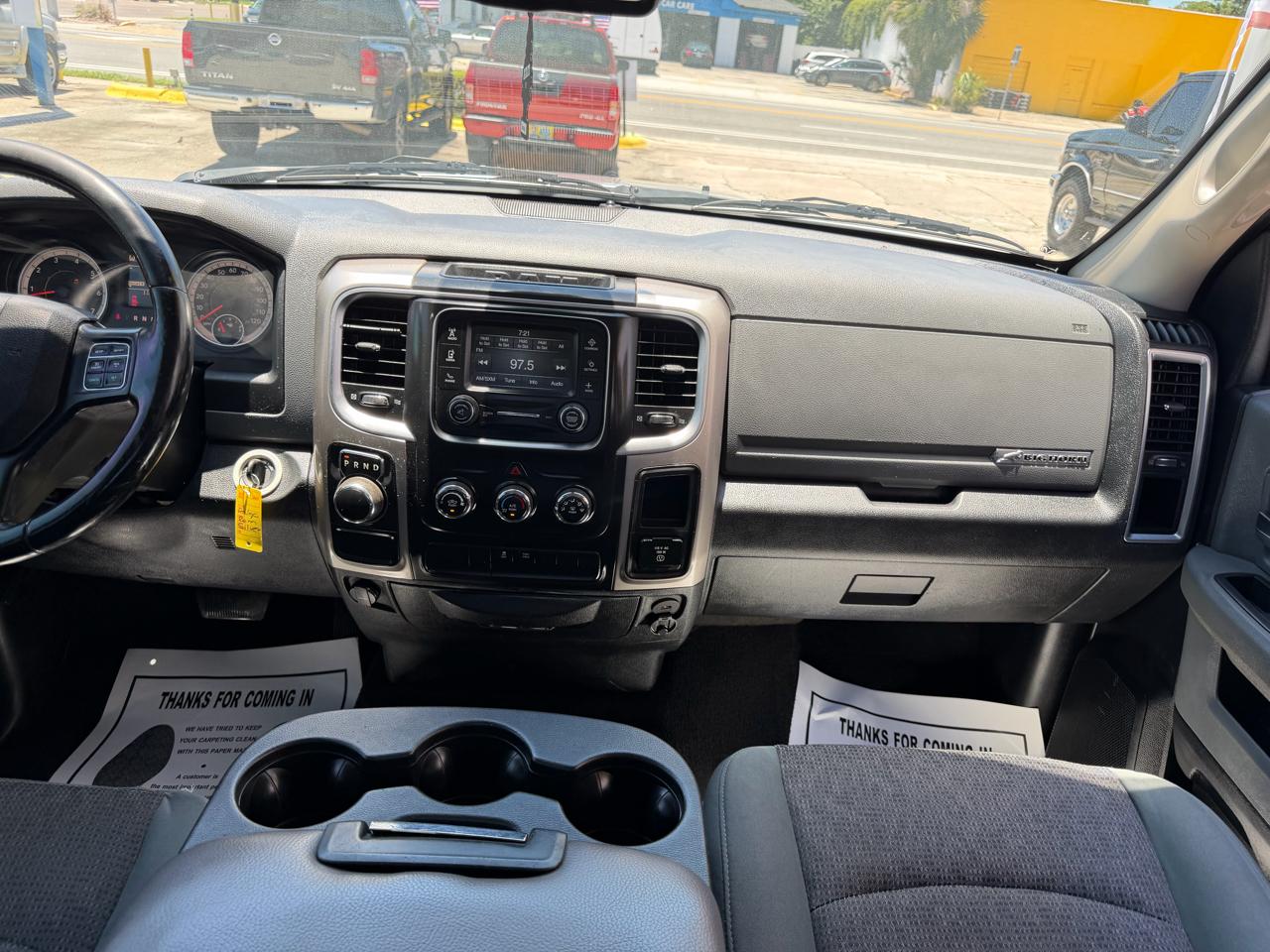 RAM 1500 SLT Quad Cab 2WD 2016