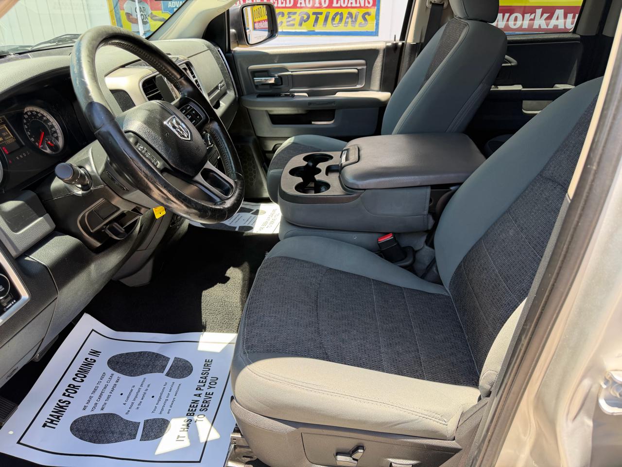 RAM 1500 SLT Quad Cab 2WD 2016
