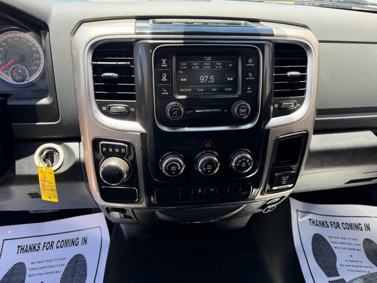 RAM 1500 SLT Quad Cab 2WD 2016
