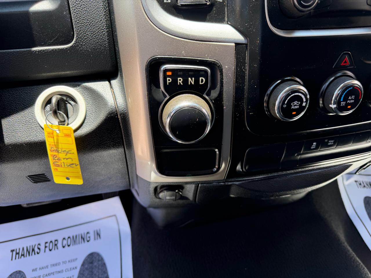 RAM 1500 SLT Quad Cab 2WD 2016