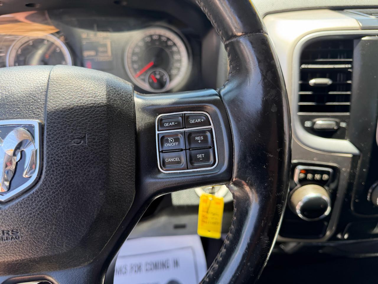 RAM 1500 SLT Quad Cab 2WD 2016