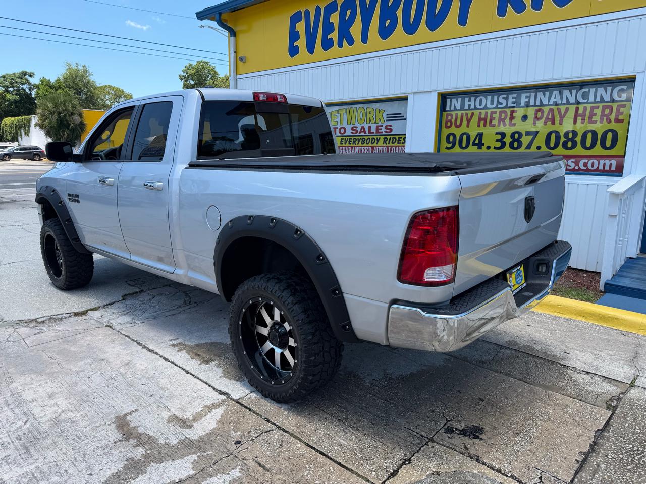 RAM 1500 SLT Quad Cab 2WD 2017