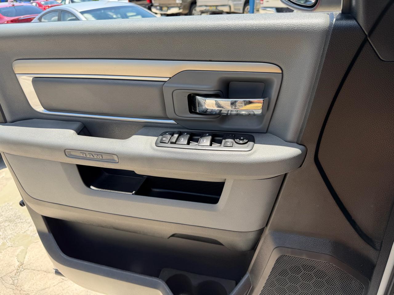 RAM 1500 SLT Quad Cab 2WD 2017