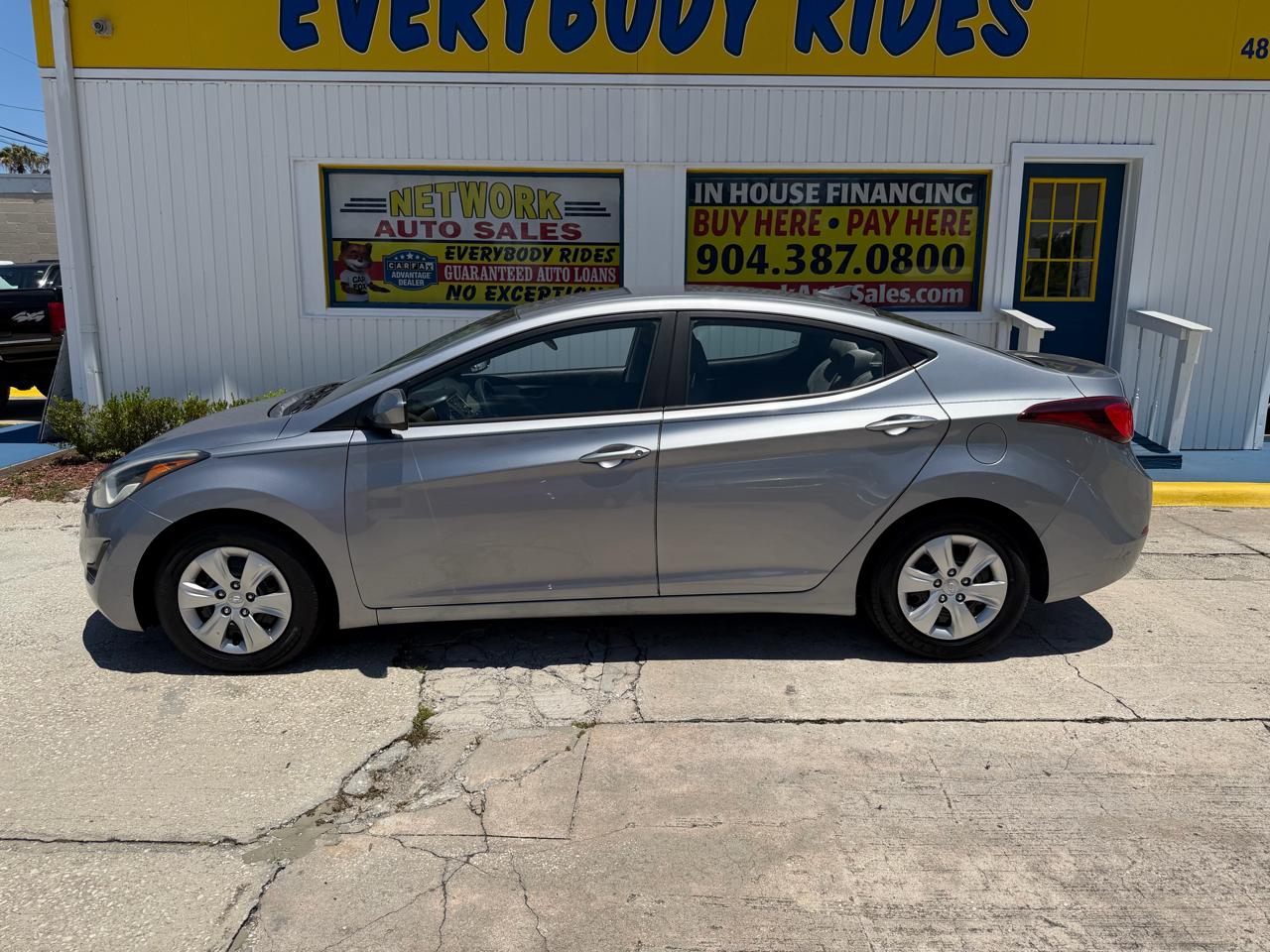 Hyundai Elantra SE 6AT 2016