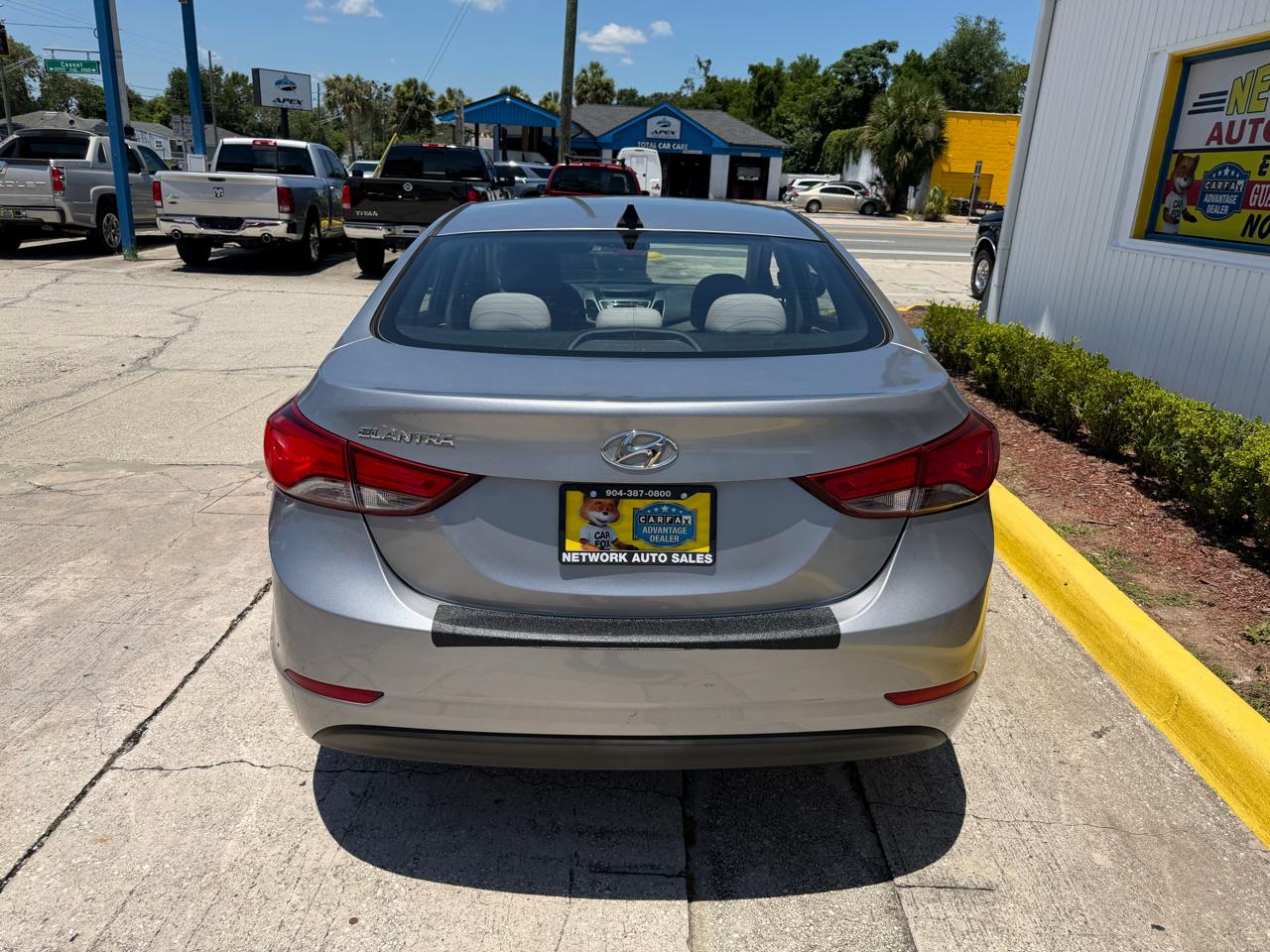 Hyundai Elantra SE 6AT 2016