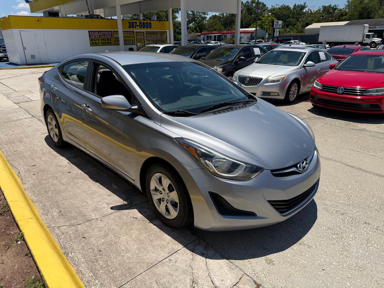 Hyundai Elantra SE 6AT 2016