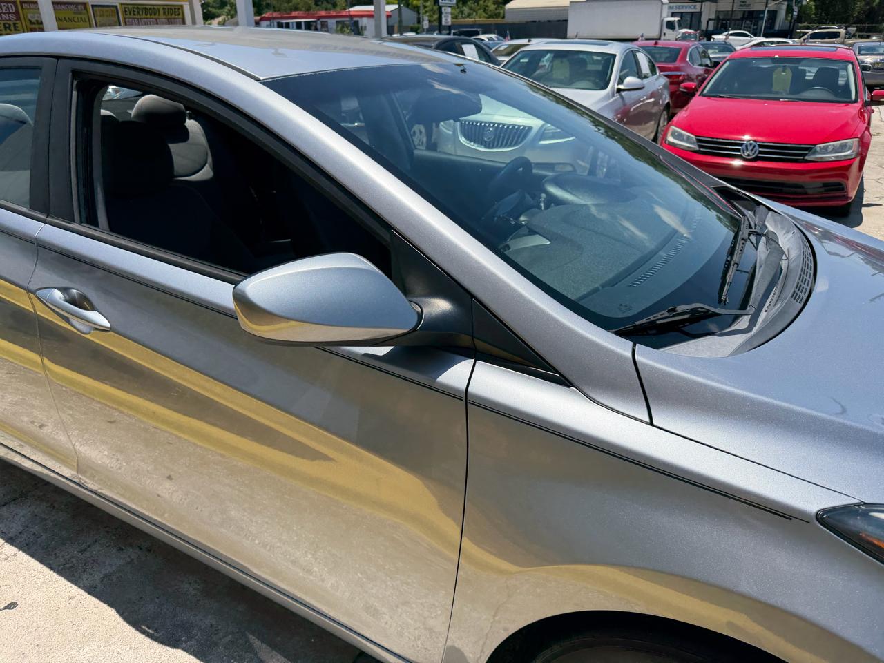Hyundai Elantra SE 6AT 2016