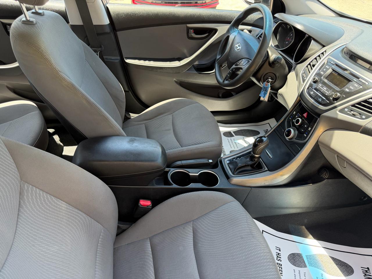 Hyundai Elantra SE 6AT 2016