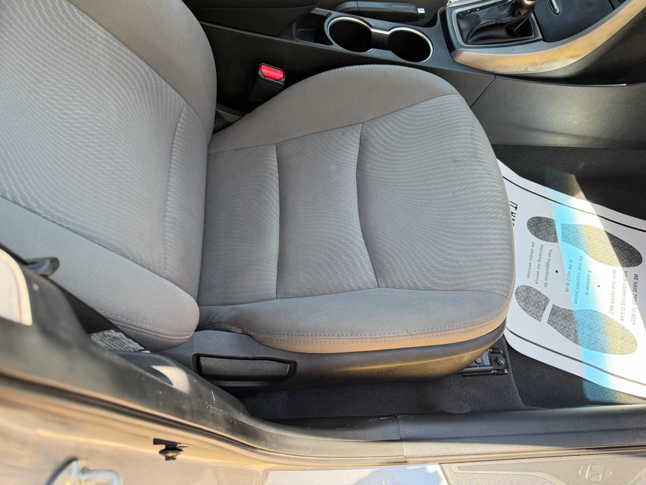 Hyundai Elantra SE 6AT 2016