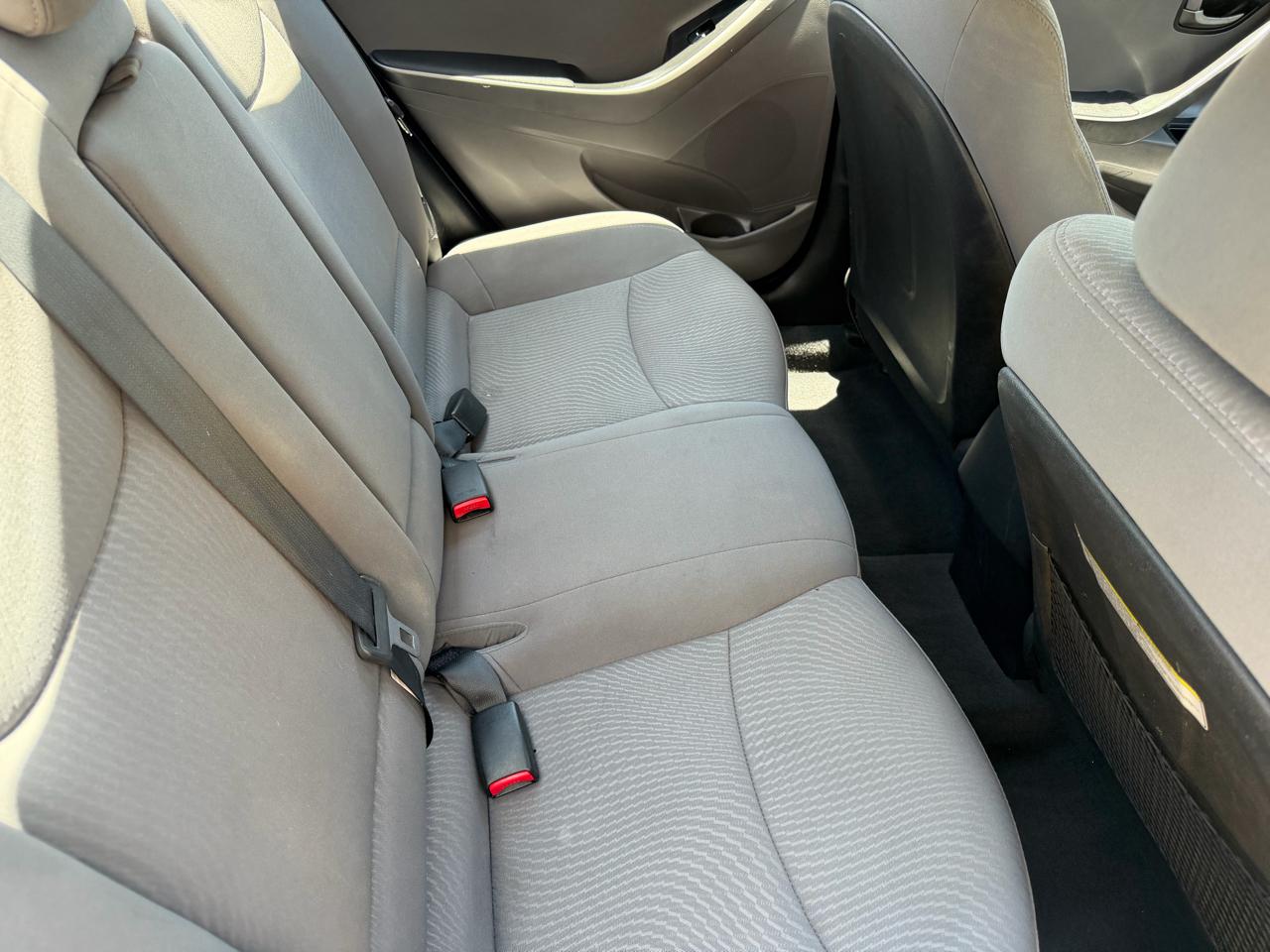 Hyundai Elantra SE 6AT 2016