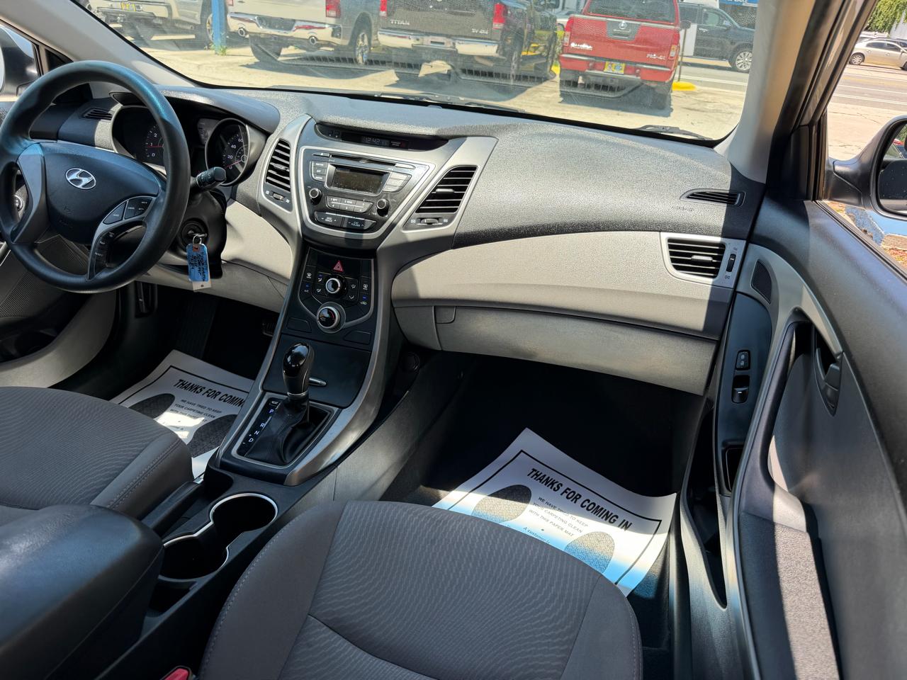 Hyundai Elantra SE 6AT 2016