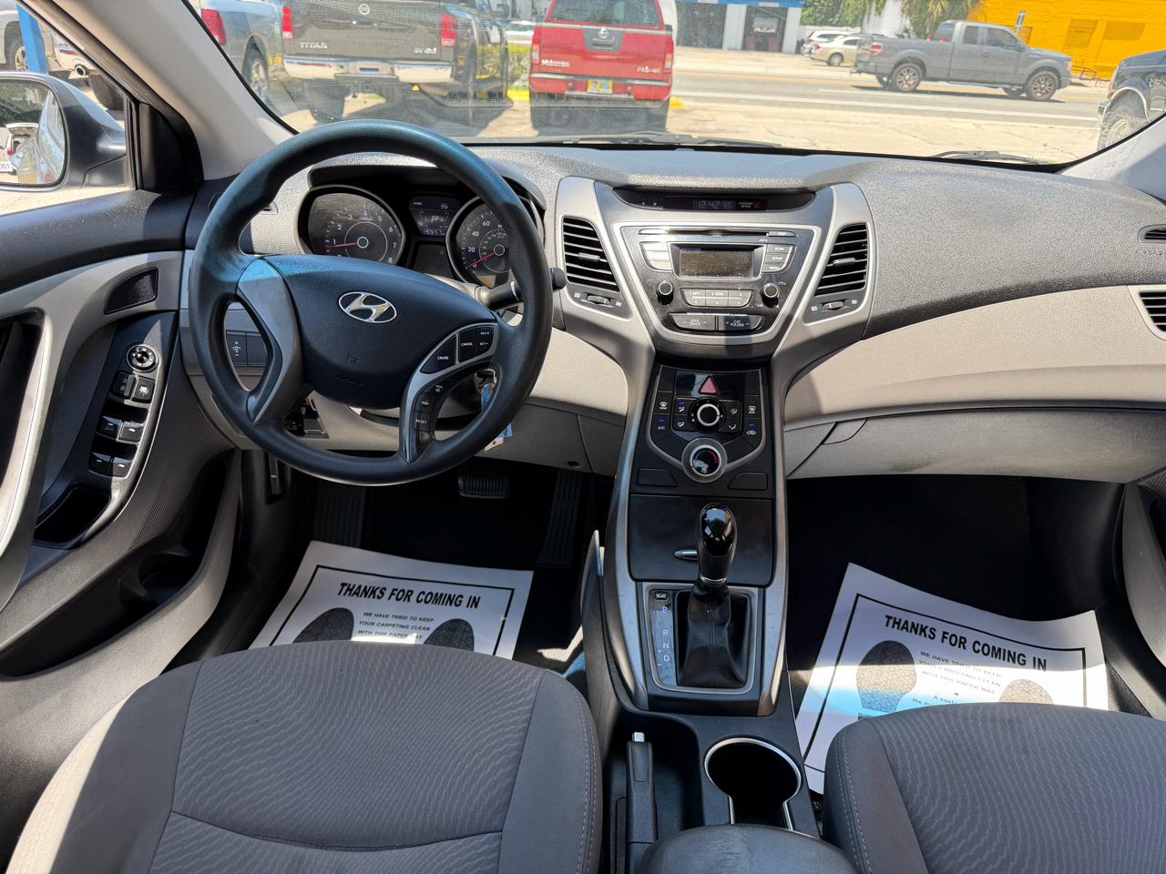 Hyundai Elantra SE 6AT 2016