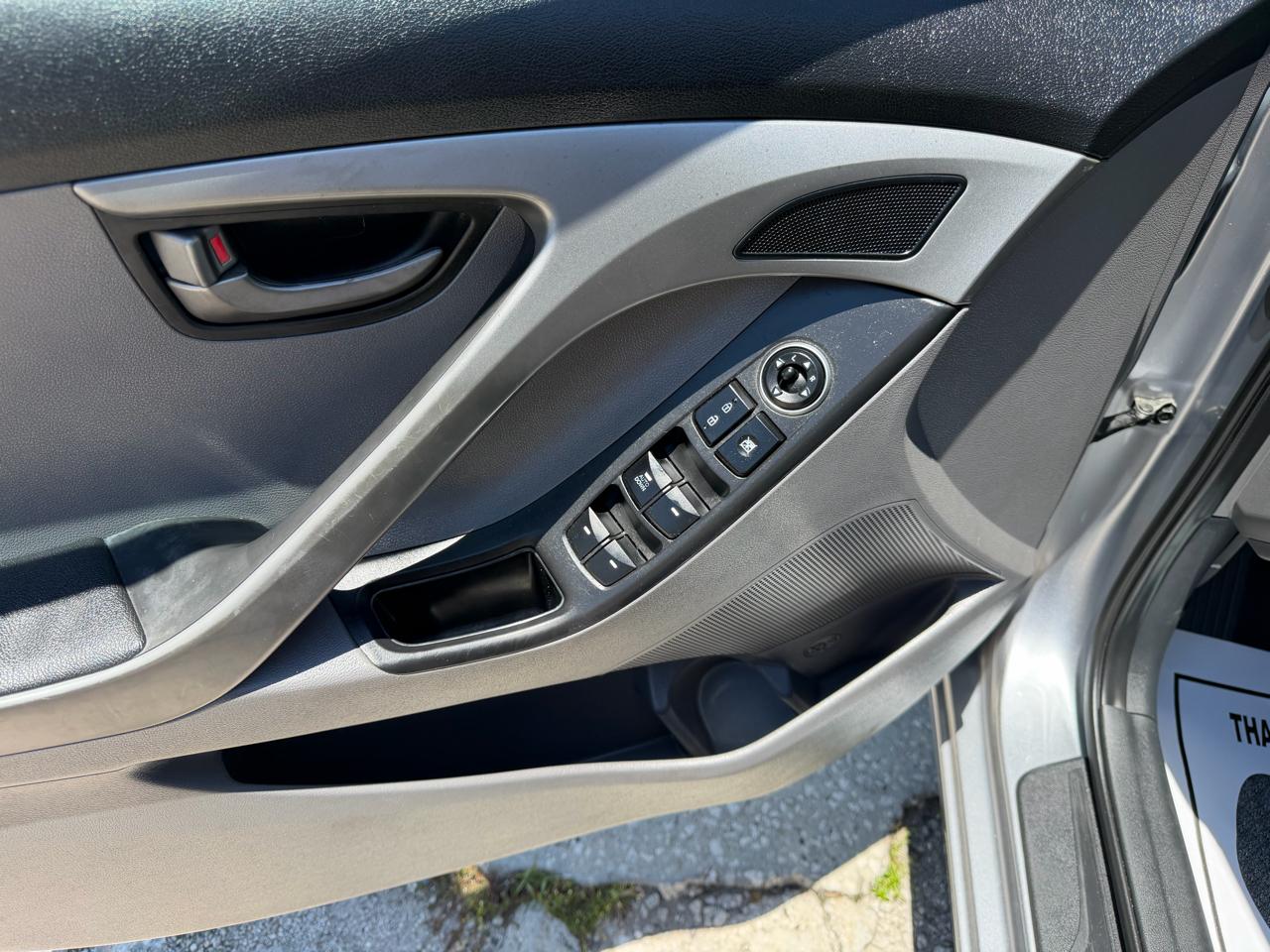Hyundai Elantra SE 6AT 2016