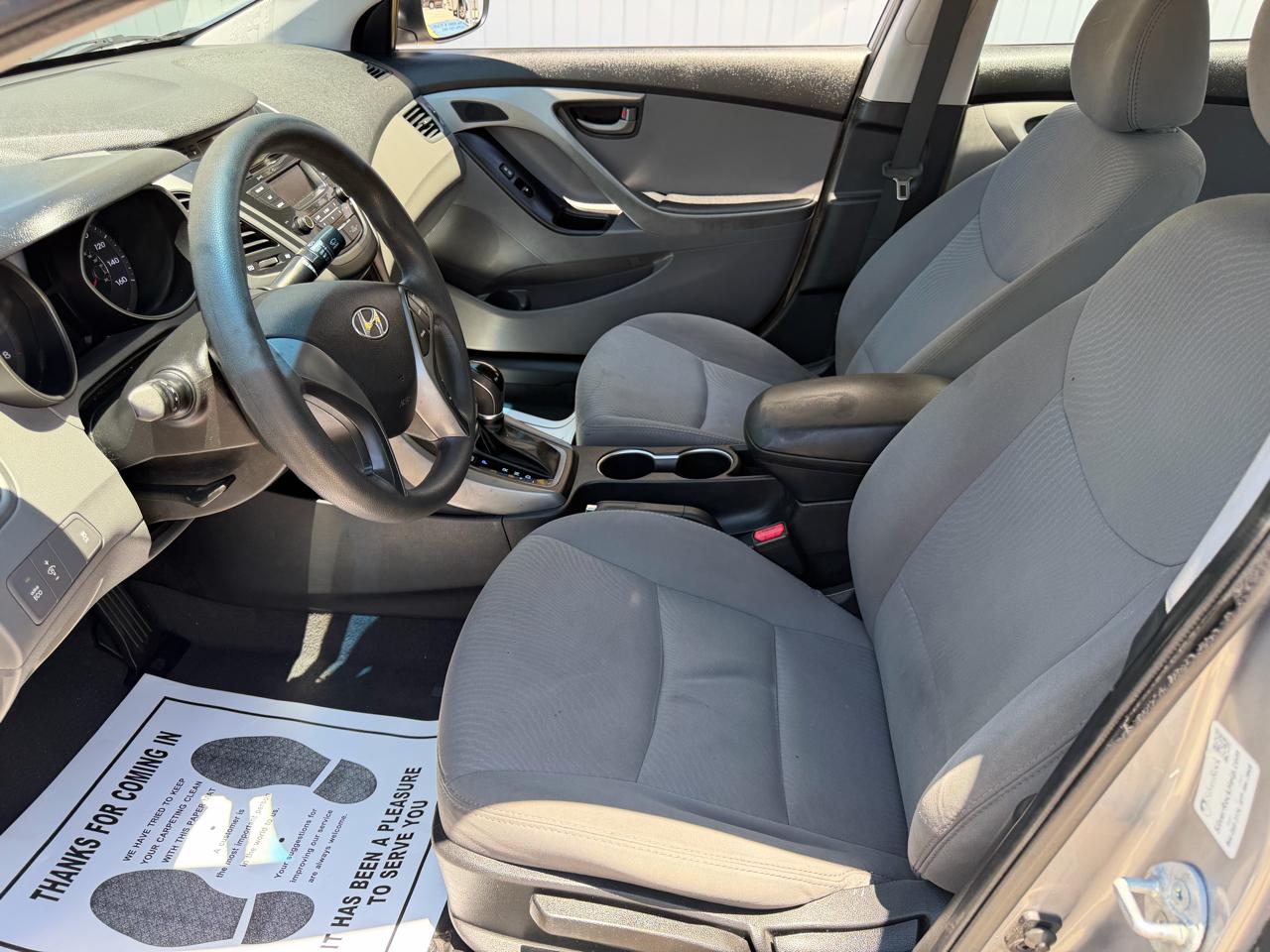 Hyundai Elantra SE 6AT 2016