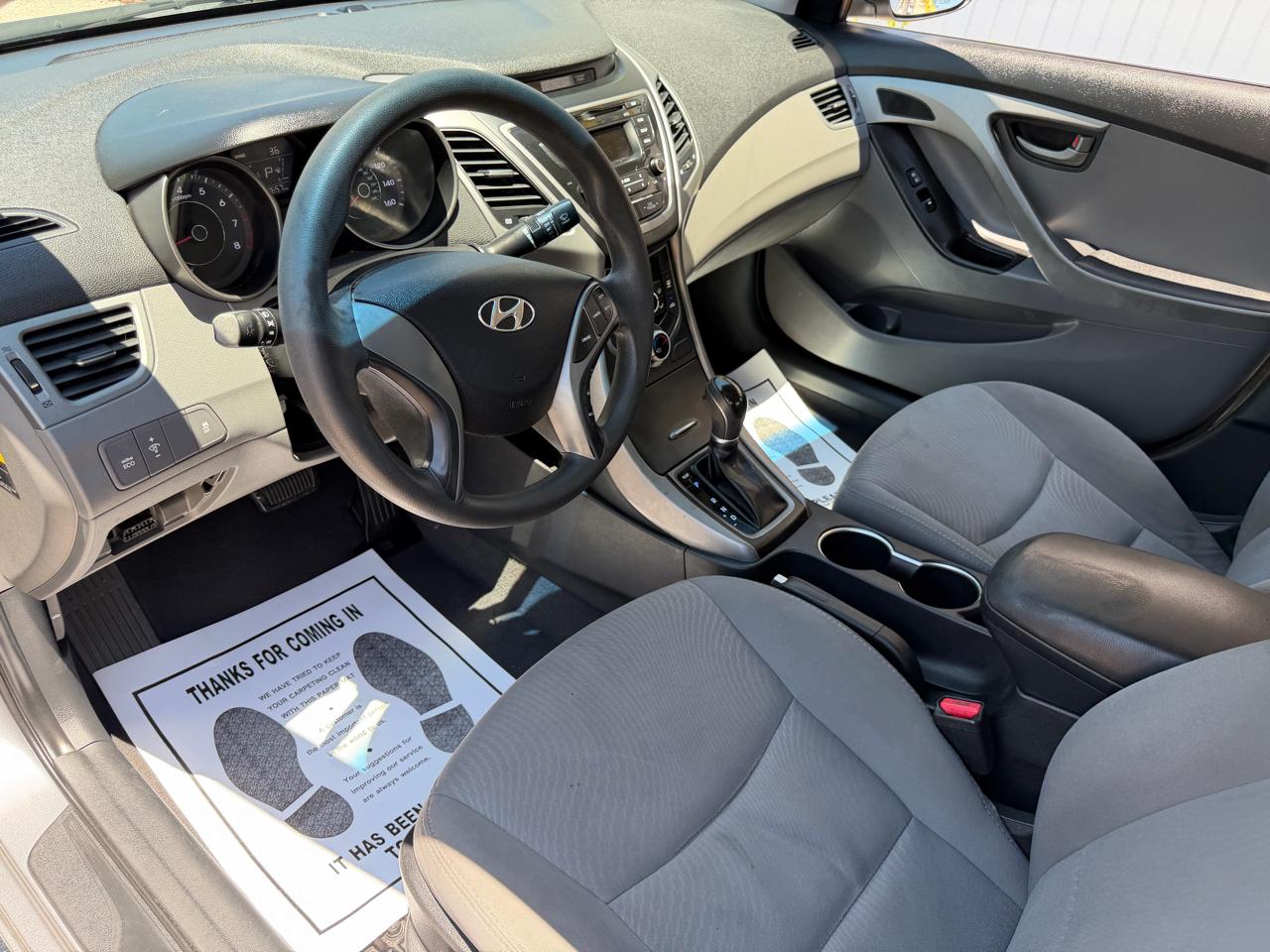 Hyundai Elantra SE 6AT 2016