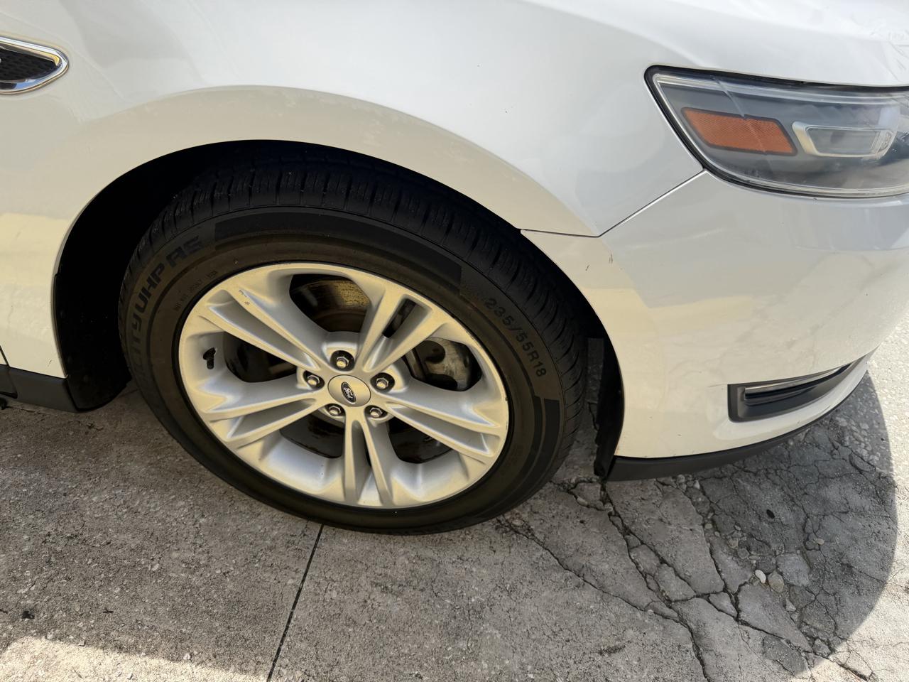 Ford Taurus SEL FWD 2014