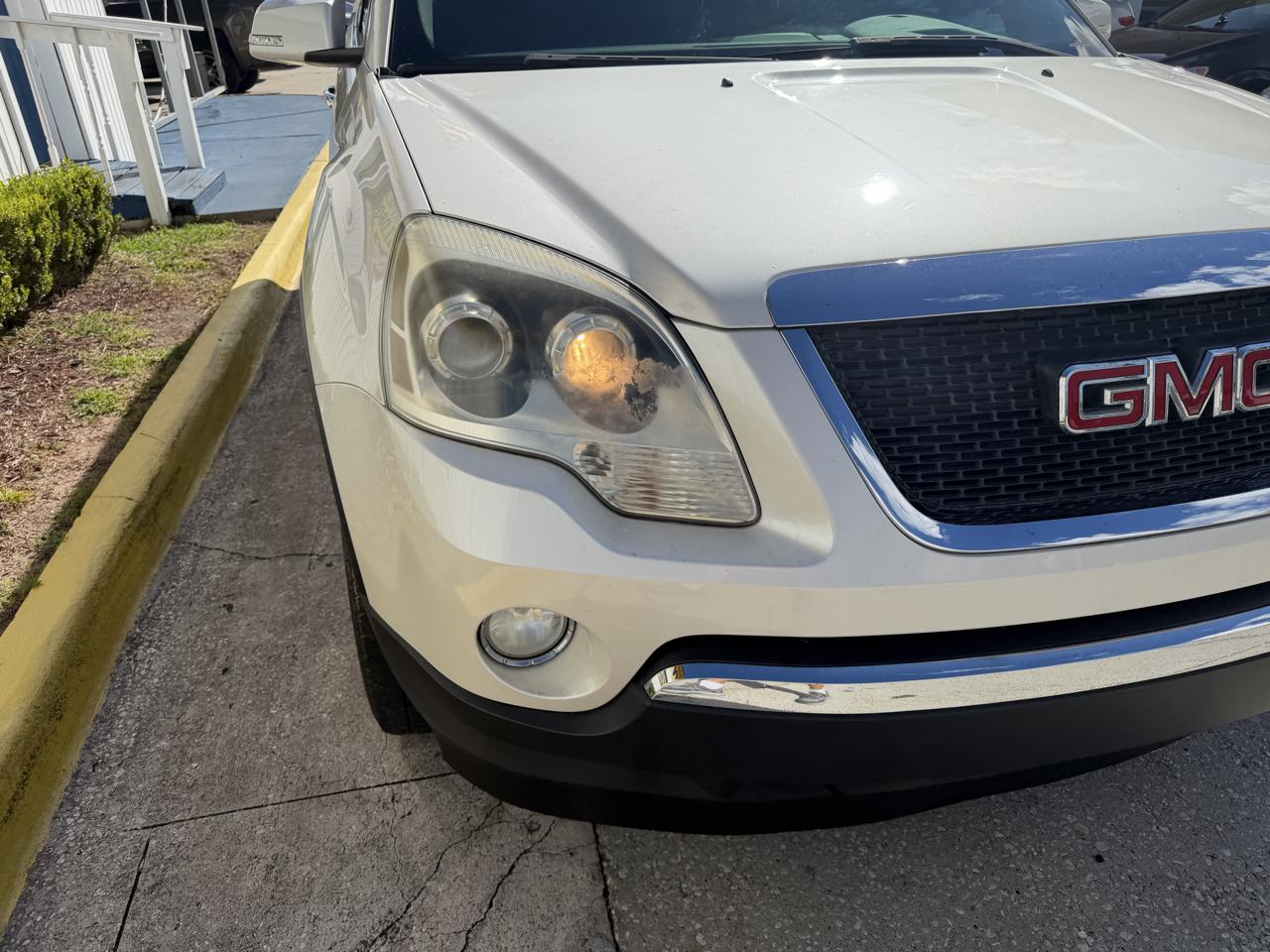 GMC Acadia photo 8