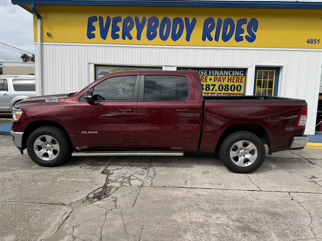 RAM 1500 Big Horn Crew Cab SWB 4WD 2022
