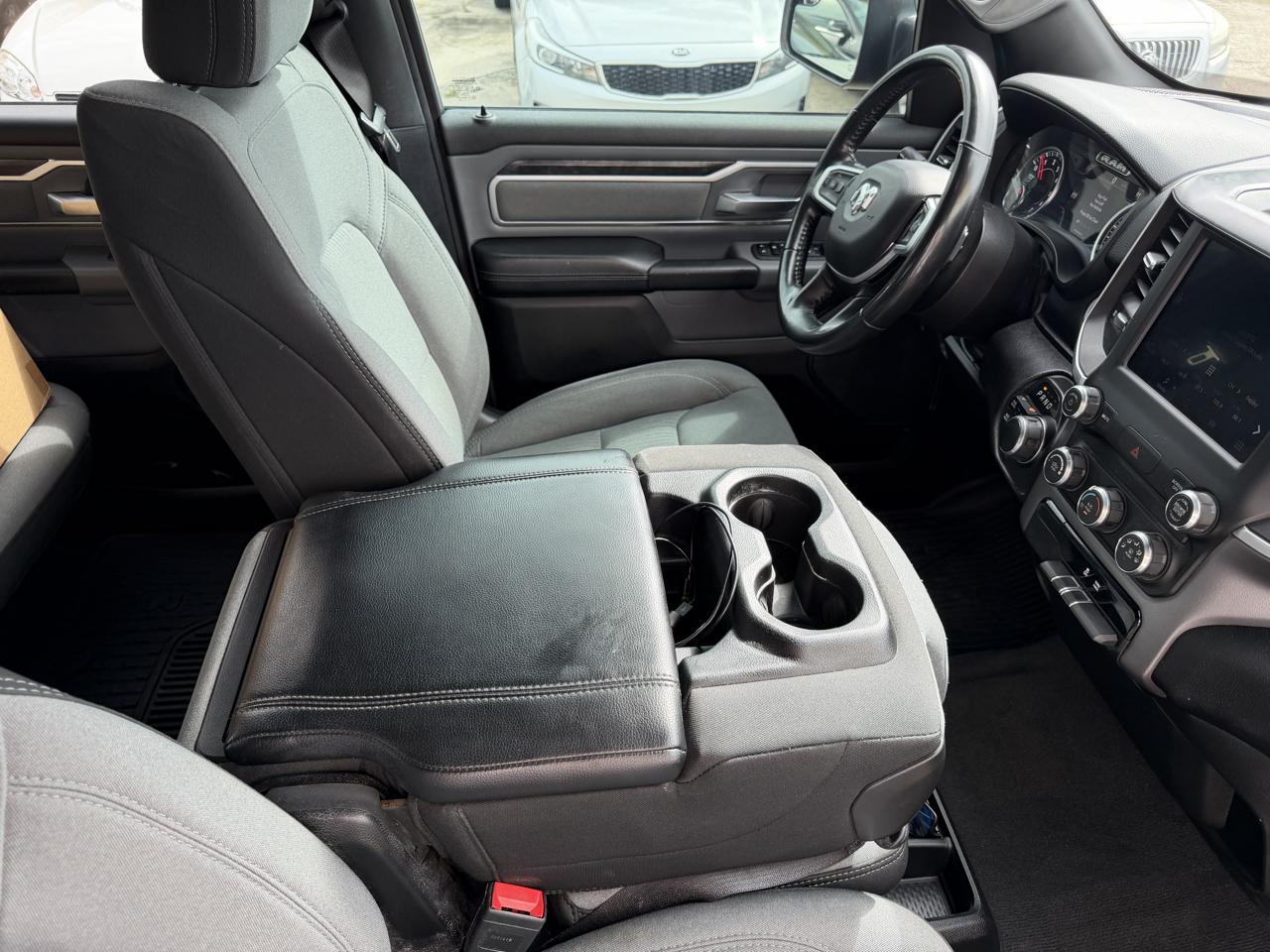 RAM 1500 Big Horn Crew Cab SWB 4WD 2022