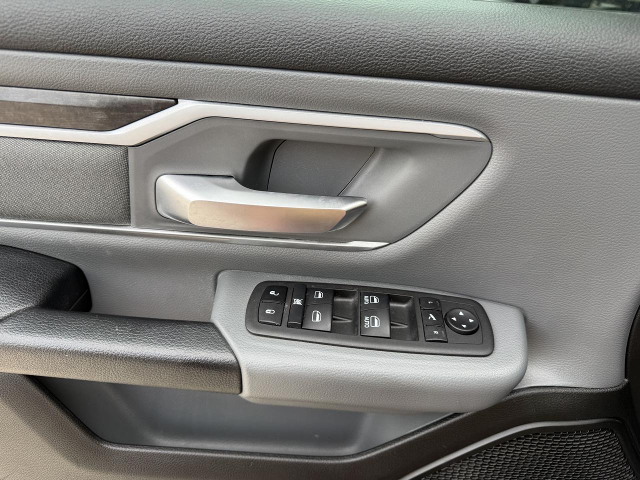 RAM 1500 Big Horn Crew Cab SWB 4WD 2022