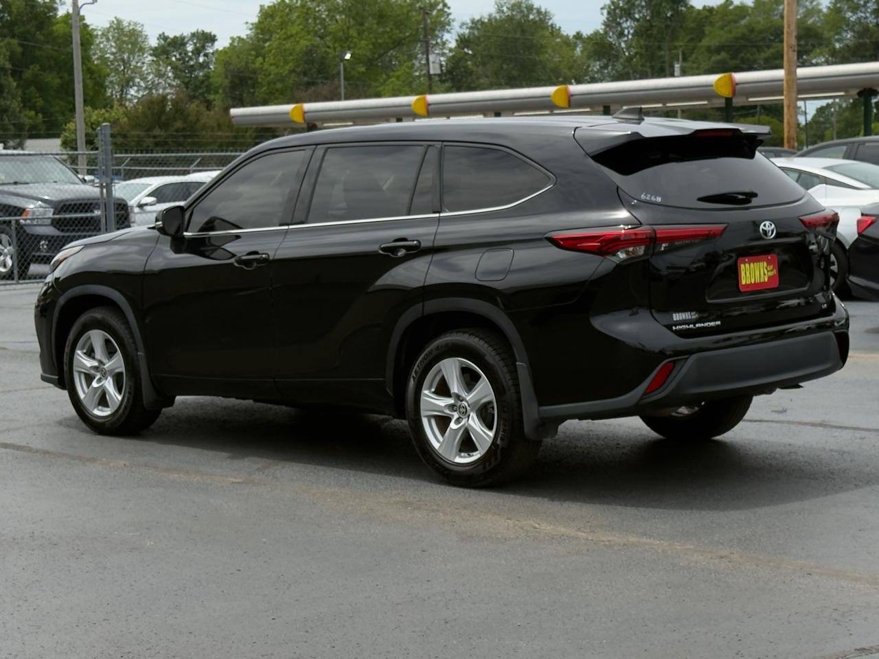 Toyota Highlander LE FWD (Natl) 2022