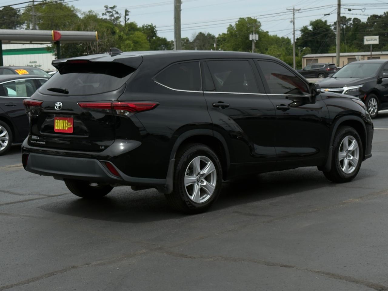Toyota Highlander LE FWD (Natl) 2022