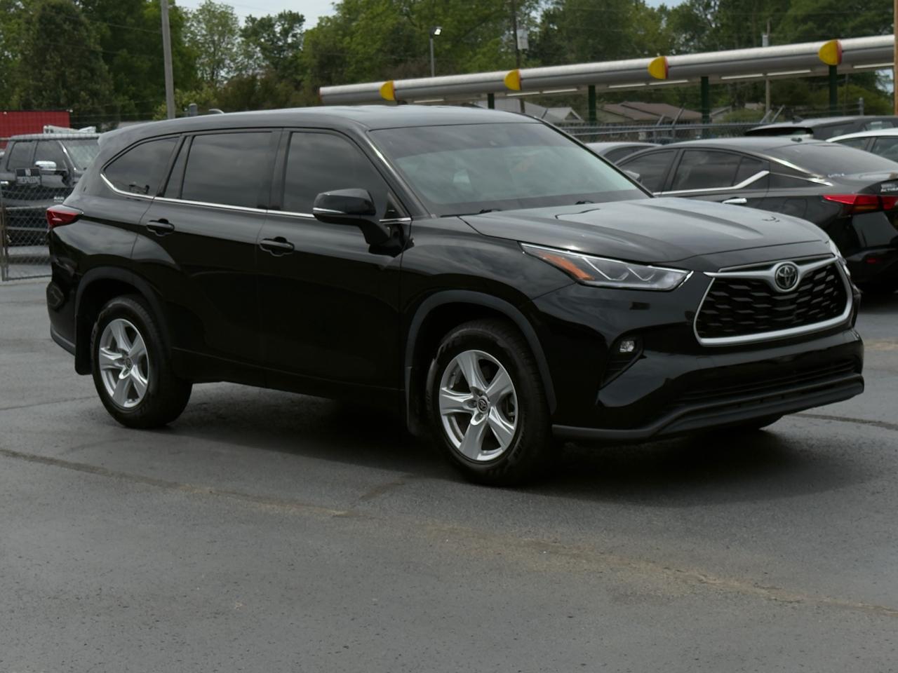 Toyota Highlander LE FWD (Natl) 2022