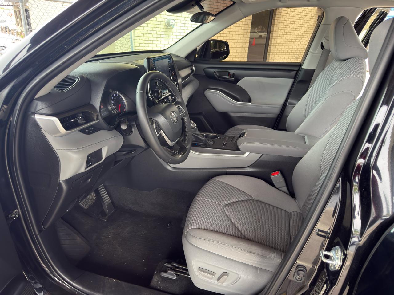 Toyota Highlander LE FWD (Natl) 2022