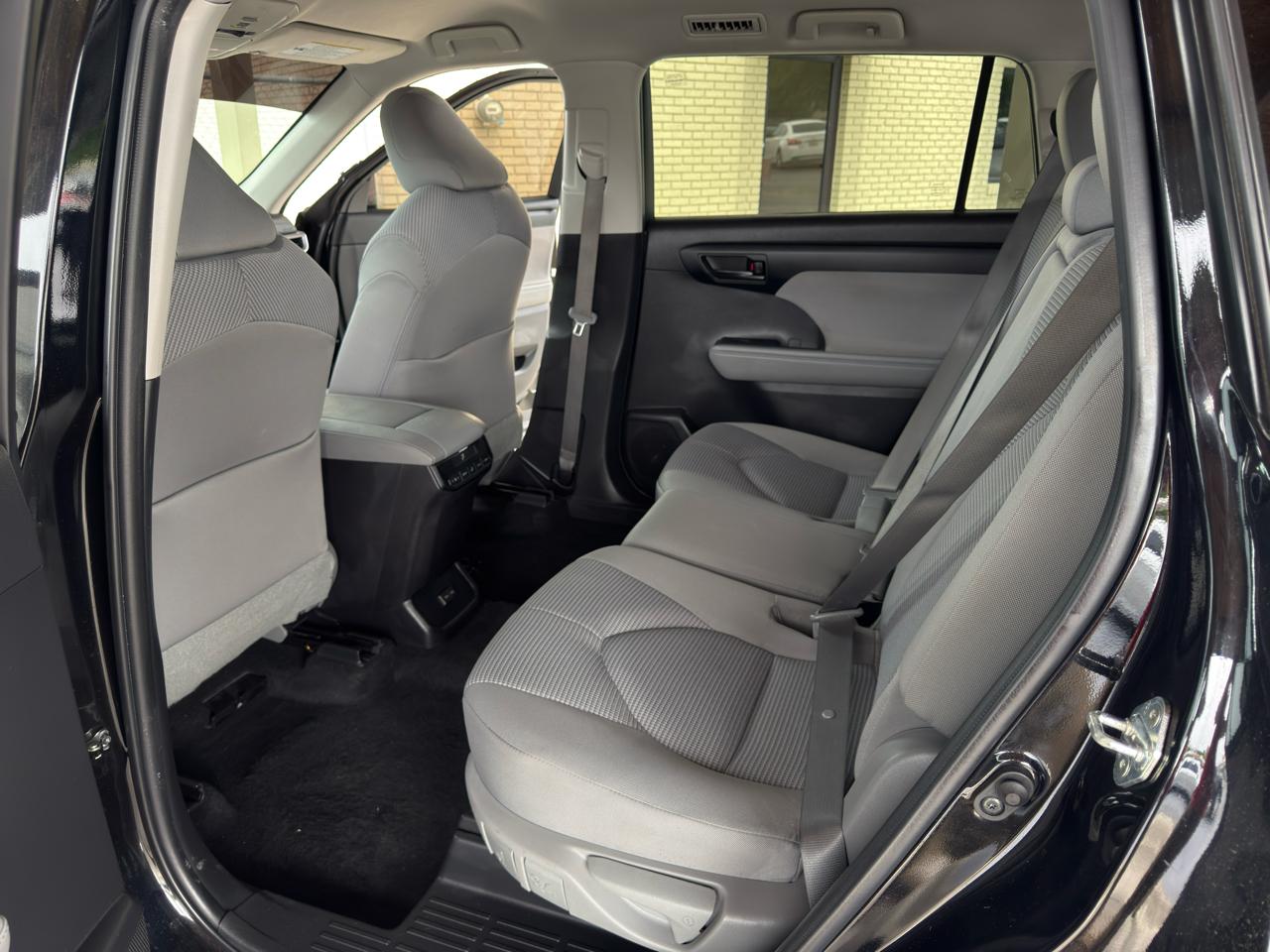 Toyota Highlander LE FWD (Natl) 2022